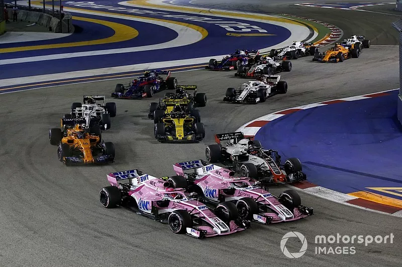 Esteban Ocon, Racing Point Force India VJM11 et Sergio Perez, Racing Point Force India VJM11 en lutte au d&eacute;part