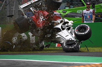 Sainz: Formula 1, "tehlikeli" DRS'yi bırakmalı