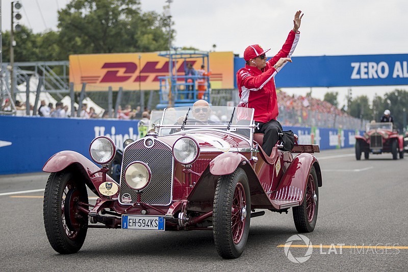 Képeken az F1-es retro versenyzői parádé az Olasz Nagydíjról