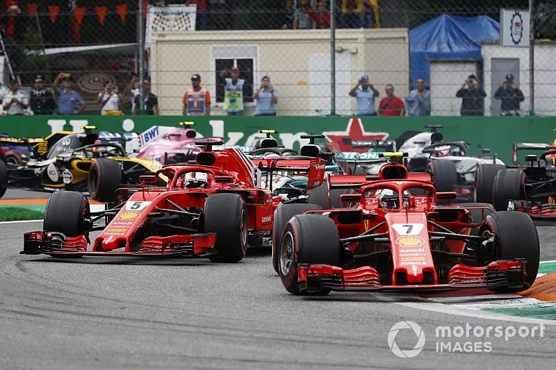 Kimi Raikkonen, Ferrari SF71H, Sebastian Vettel, Ferrari SF71H, Lewis Hamilton, Mercedes AMG F1 W09