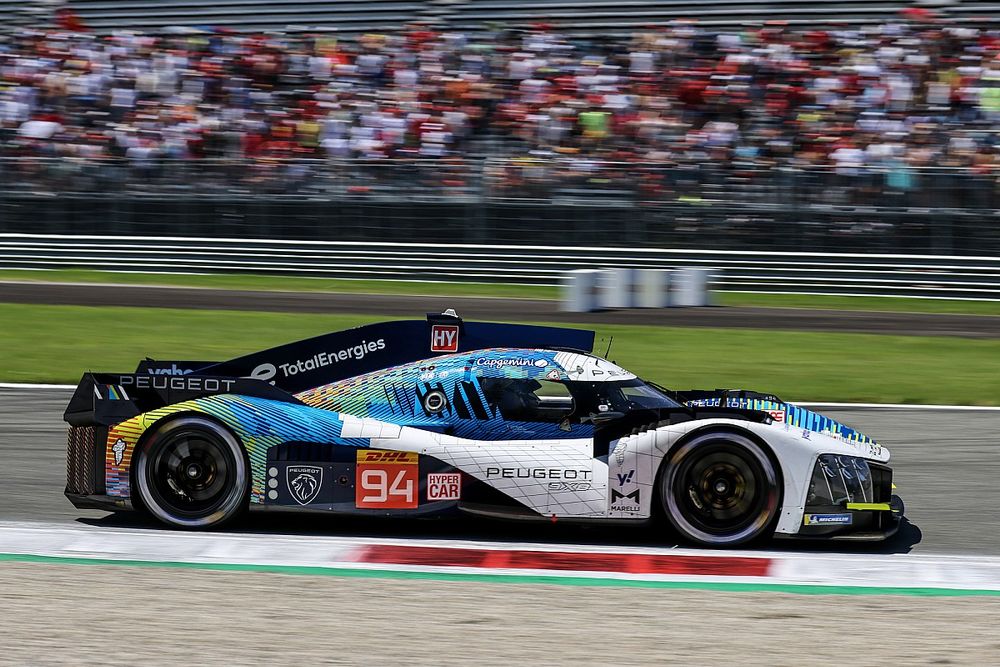 #94 Peugeot Totalenergies Peugeot 9X8: Loic Duval, Gustavo Menezes, Nico Muller