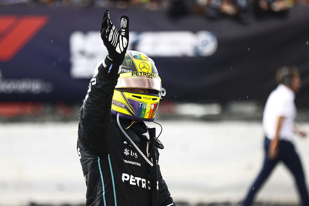 Lewis Hamilton, Mercedes-AMG, 3&ordf; posici&oacute;n, olas del Parc Ferme