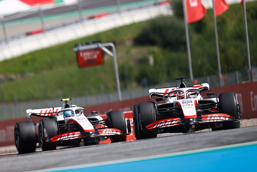 Kevin Magnussen, Haas VF-22, Mick Schumacher, Haas VF-22