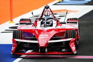 日産のローランドが今季初勝利！ セーフティカーも味方に上位陣