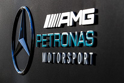 Hamilton: egy roller és egy szörnyeteg