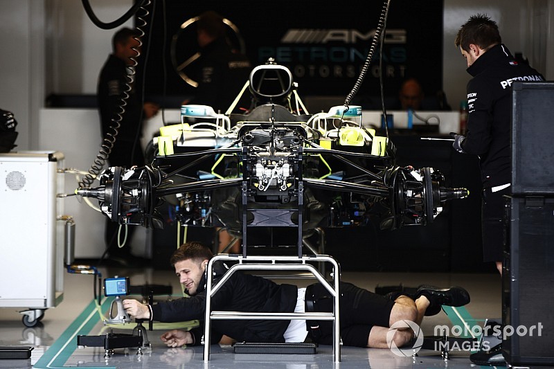 Mercedes change une pièce sur ses F1 suite à un problème