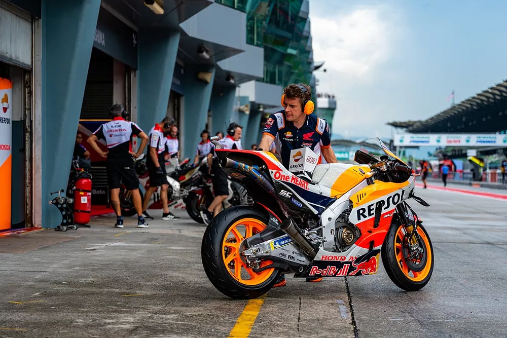 Marc M&aacute;rquez, Repsol Honda Team, crew member