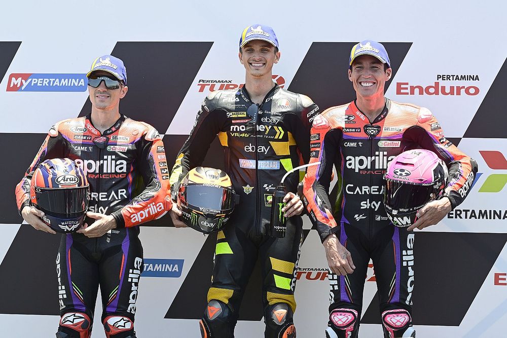 Top3 clasificados: Maverick Viñales, Aprilia Racing Team, Luca Marini, VR46 Racing Team, Aleix Espargaró, Aprilia Racing Team