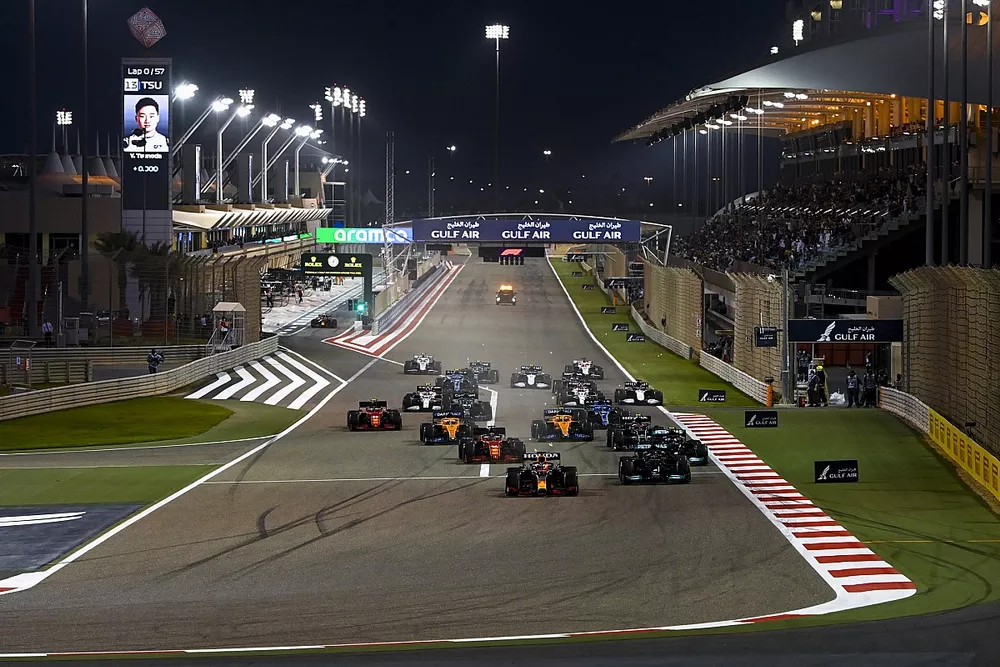Max Verstappen, Red Bull Racing RB16B Lewis Hamilton, Mercedes W12, Valtteri Bottas, Mercedes W12 and Charles Leclerc, Ferrari SF21 at the start of the race