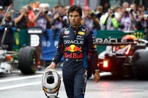 F1 - Pérez 'cutuca' Red Bull por dificuldades dos pilotos: "Consegui sobreviver lá por muito tempo"