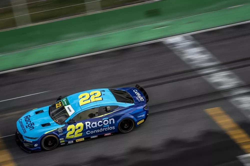Victor Andrade corre com a Racon Cons&oacute;rcios em Tarum&atilde; pela Nascar Brasil
(Foto: Rodrigo Guimar&atilde;es)
