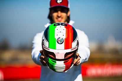 Még komolyabb követelményeknek kell megfelelniük a sisakoknak az F1 idei szezonjában