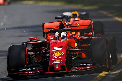 Vettel: Ferrari teste kıyasla "daha az yol tutuşa" sahip