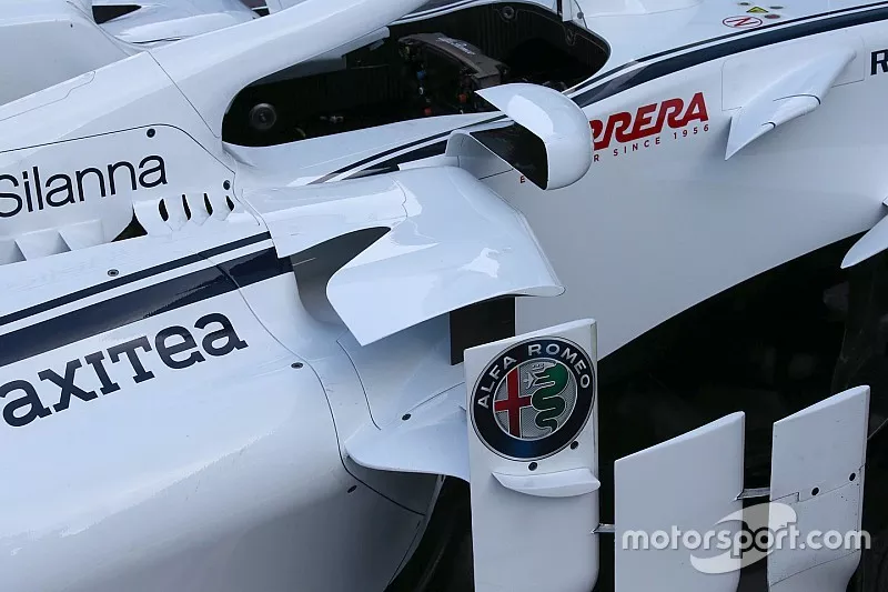Sauber C37  duct