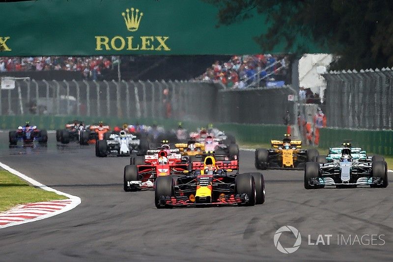 Max Verstappen, Red Bull Racing RB13 leads at the start of the race