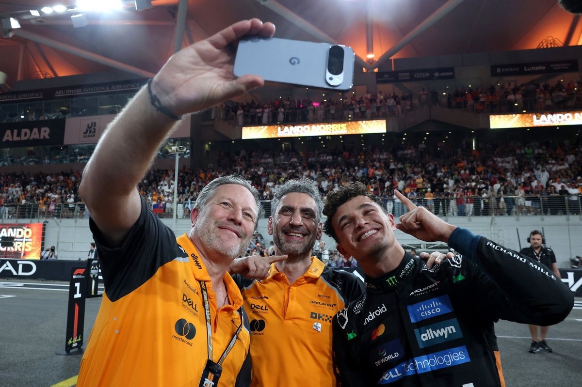 Zak Brown's unfiltered McLaren Christmas party speech has fans in stitches as footage goes viral