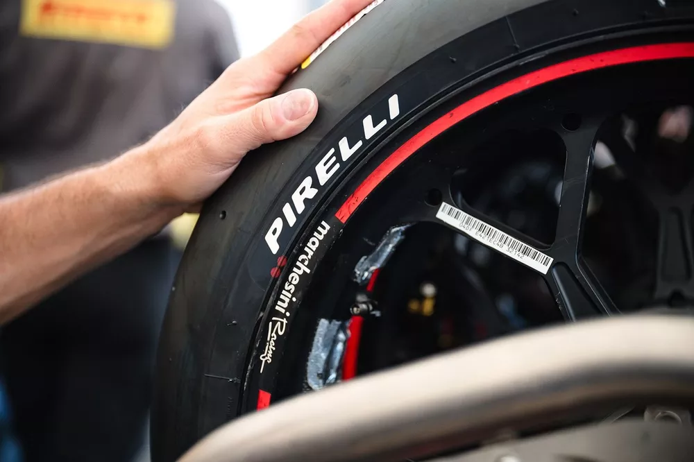 Pirelli 2027 prototype tyre