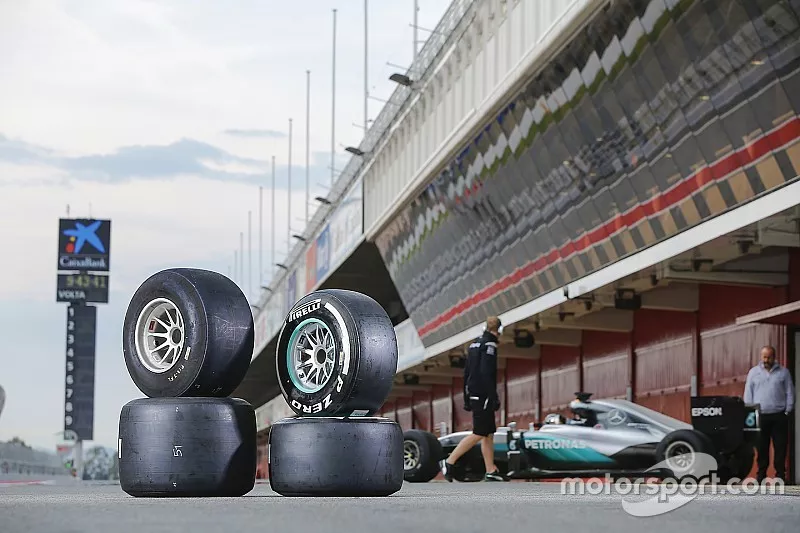 2017 and 2016 Pirelli tyres