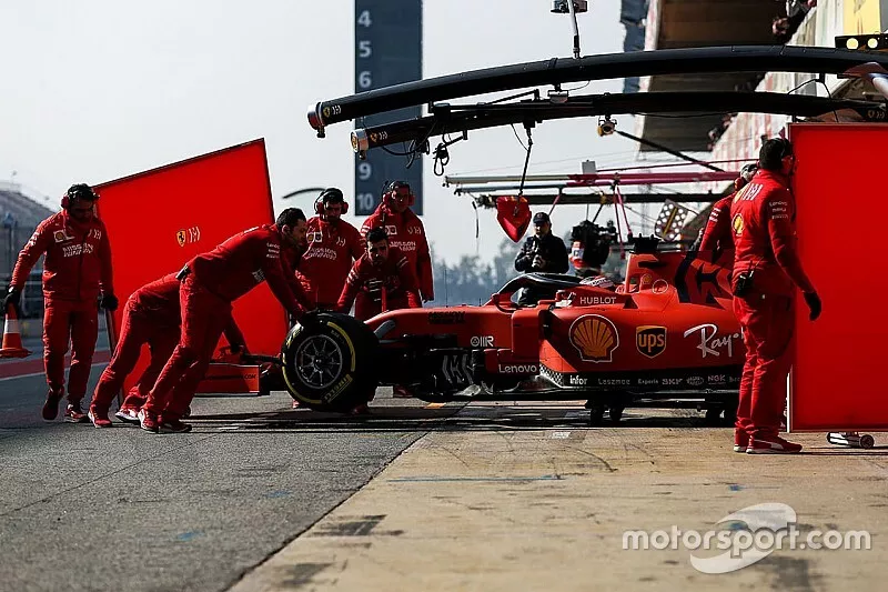 Charles Leclerc, Ferrari SF90, dans la voie des stands