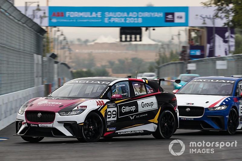 Ad Diriyah: Simon Evans domina nel debutto del Jaguar i-Pace e Trophy
