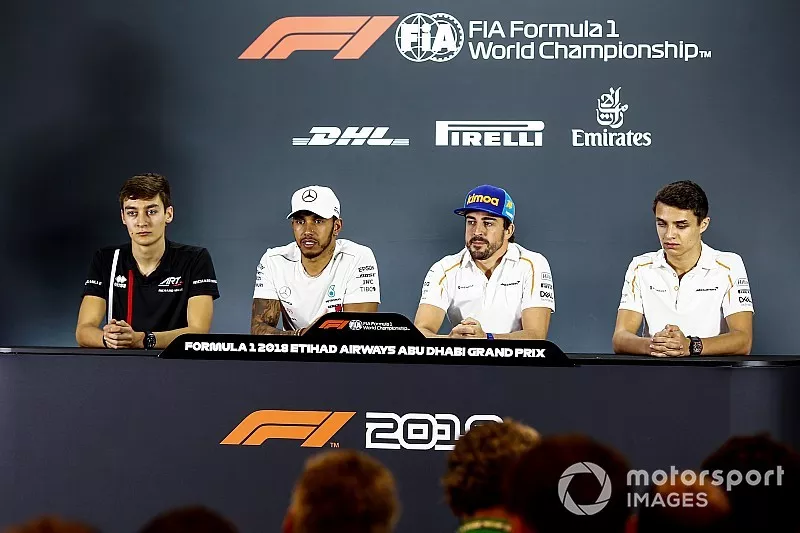George Russell, Williams Racing, Lewis Hamilton, Mercedes AMG F1, Fernando Alonso, McLaren, y Lando Norris, McLaren, en rueda de prensa