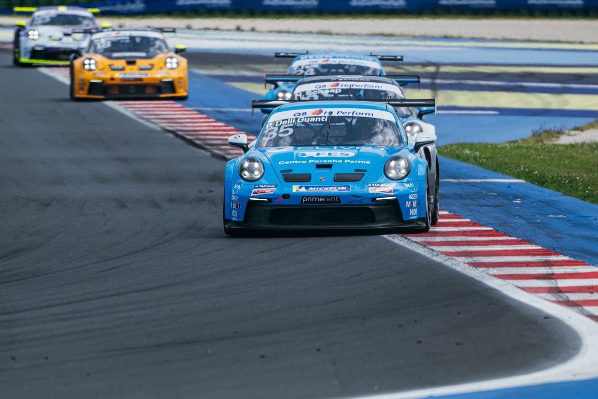 https://cdn-3.motorsport.com/images/amp/6O1GeNX2/s6/gara-2-della-porsche-carrera-c.jpg