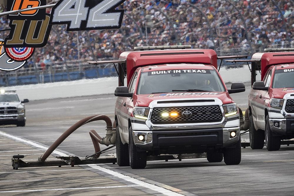 Secado de la pista en progreso