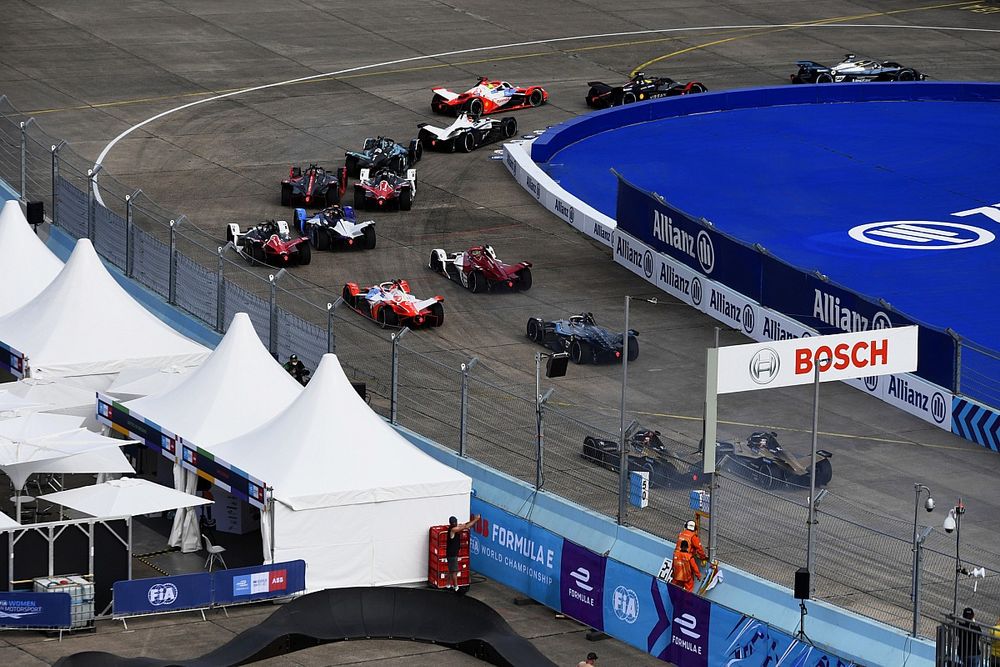 Stoffel Vandoorne, Mercedes-Benz EQ, EQ Silver Arrow 02, Oliver Rowland, Nissan e.Dams, Nissan IMO3, Alexander Sims, Mahindra Racing, M7Electro, Norman Nato, Venturi Racing, Silver Arrow 02, at the start