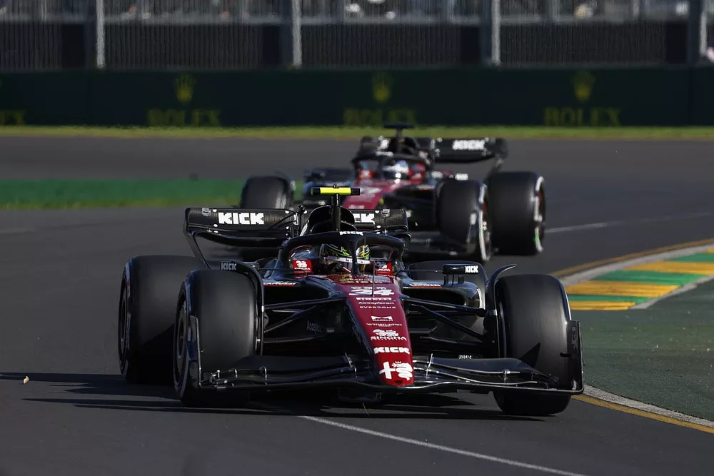 Zhou Guanyu, Alfa Romeo C43, Valtteri Bottas, Alfa Romeo C43