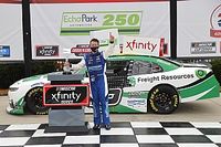 Allmendinger gana su primera carrera en &oacute;valo en NASCAR