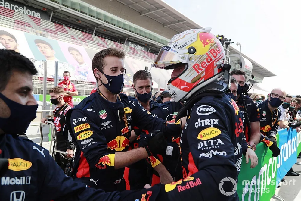 Max Verstappen, Red Bull Racing, viert zijn tweede plek in parc ferm&eacute;