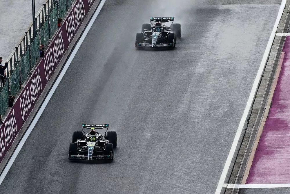 Lewis Hamilton, Mercedes F1 W14, George Russell, Mercedes F1 W14