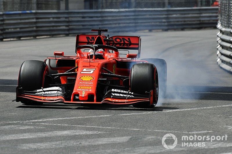 Sebastian Vettel, Ferrari SF90, locks-up