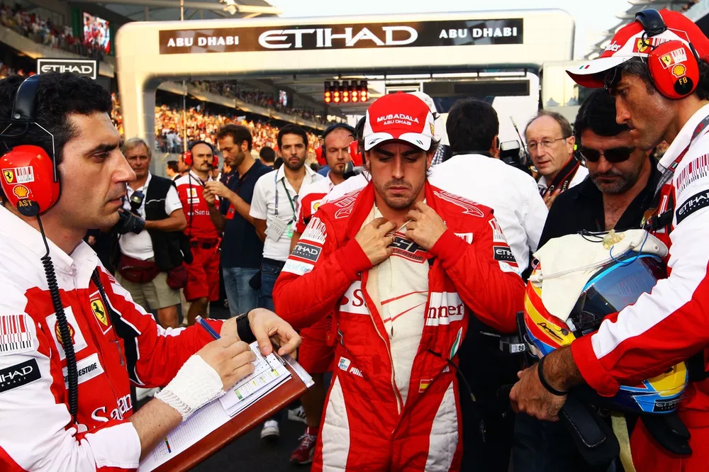 Fernando Alonso (ESP) Ferrari on the grid.