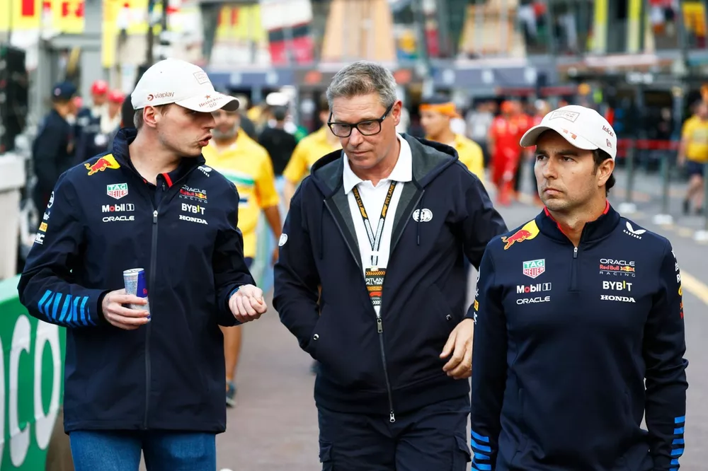 Max Verstappen, Red Bull Racing, Bernd Maylander, piloto del Safety Car de la FIA y Sergio P&eacute;rez