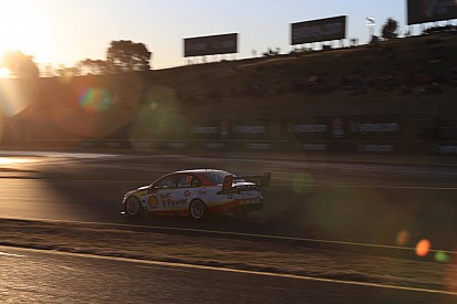 Sydney Supercars: McLaughlin takes historic night race pole