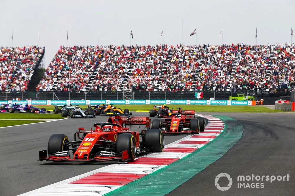 Charles Leclerc, Ferrari SF90 leading Sebastian Vettel, Ferrari SF90 at the start of the race