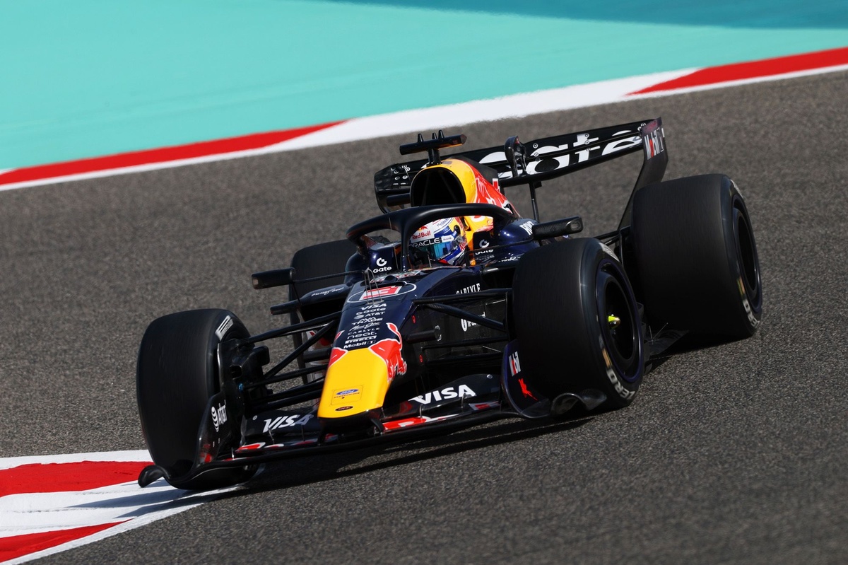 Verstappen tops opening morning of Bahrain pre-season testing