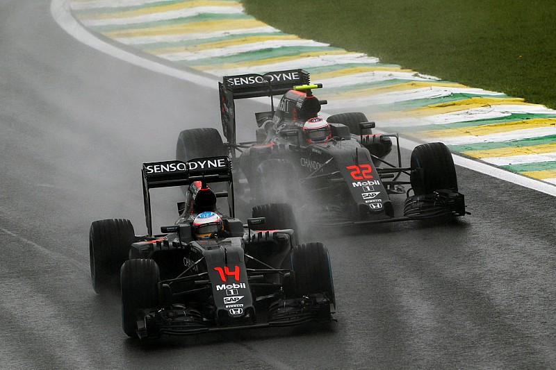 Button, Alonso'nun devam edip etmeyeceğinden emin değil