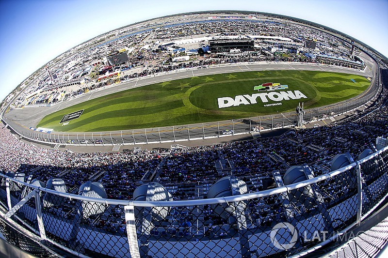 Police investigating Daytona bomb call threat - Motorsport.com, Edition: Global