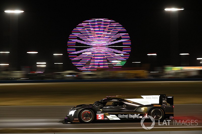 Rolex 24, Hour 4: AXR in command as darkness falls
