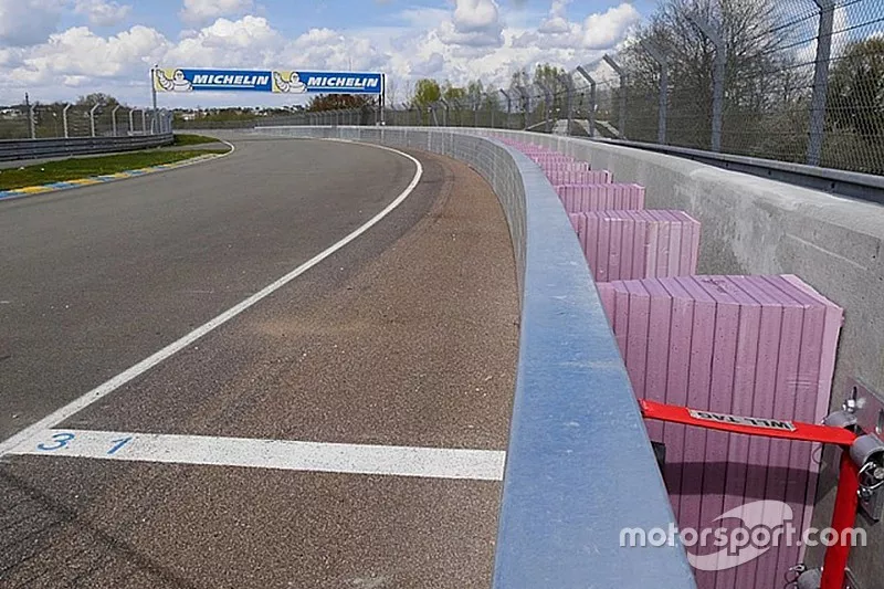 Porsche Curves SAFER barrier
