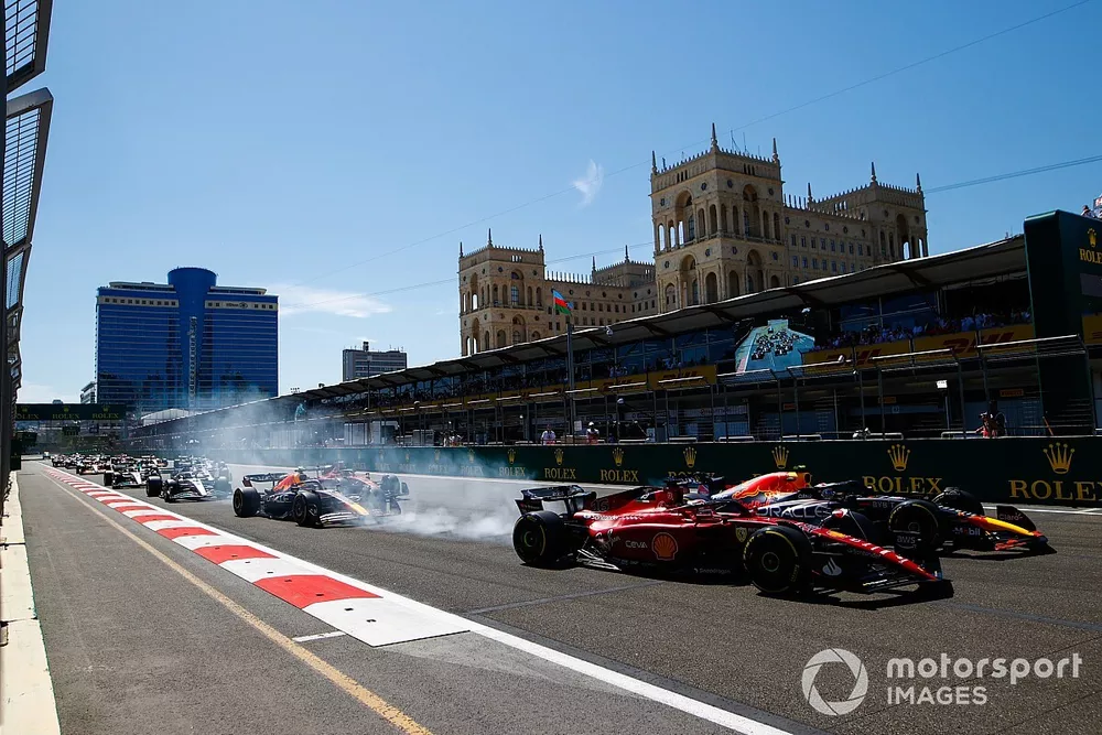 Sergio Perez, Red Bull Racing RB18, overtakes Charles Leclerc, Ferrari F1-75 for the lead at the start. Max Verstappen, Red Bull Racing RB18 and Carlos Sainz, Ferrari F1-75 follow