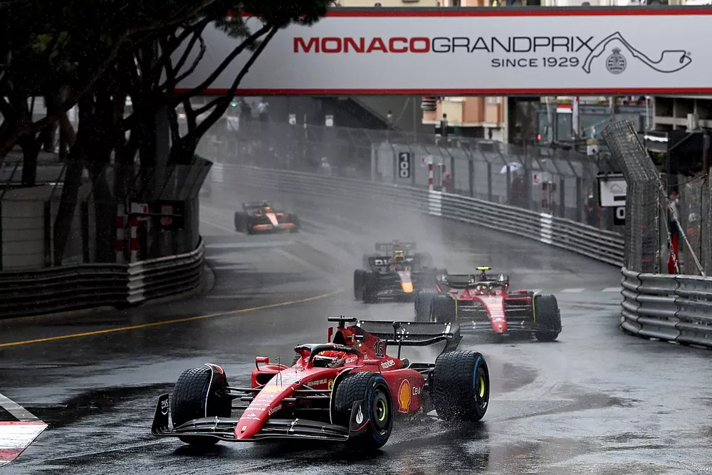 Charles Leclerc, Ferrari F1-75, Carlos Sainz, Ferrari F1-75, Max Verstappen, Red Bull Racing RB18