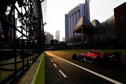 Пилоты Ferrari стали быстрейшими в субботней тренировке в Сингапуре