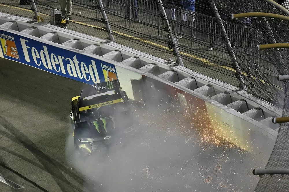 Kurt Busch, Chip Ganassi Racing, Chevrolet Camaro Monster Energy wrecks