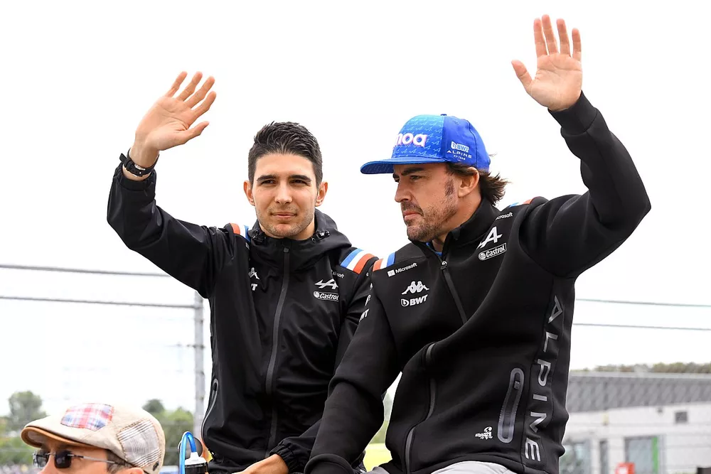 Esteban Ocon, Alpine F1 Team, Fernando Alonso, Alpine F1 Team, lors de la parade des pilotes