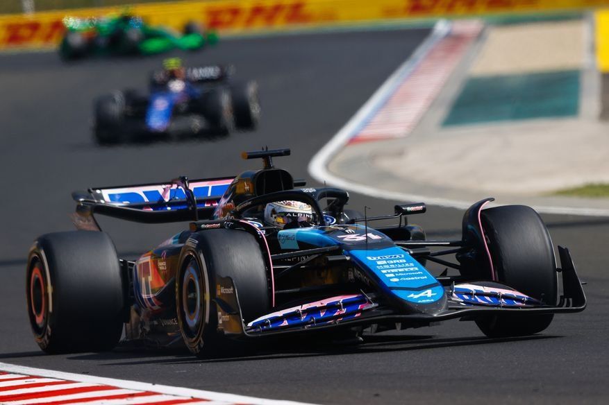 Esteban Ocon, Alpine A524, Logan Sargeant, Williams FW46