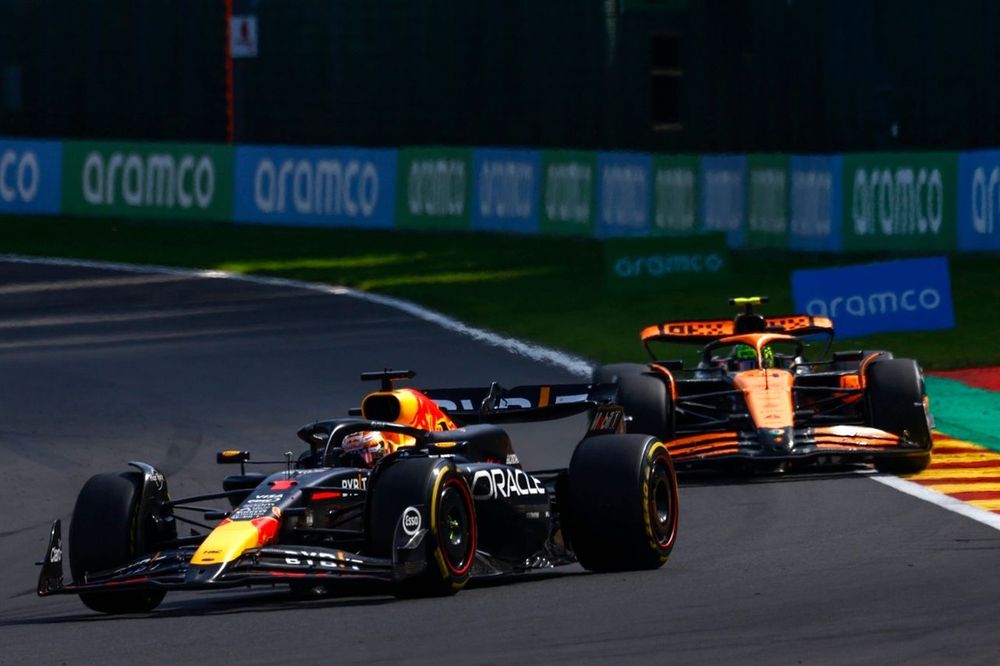 Max Verstappen, Red Bull Racing RB20, Lando Norris, McLaren MCL38