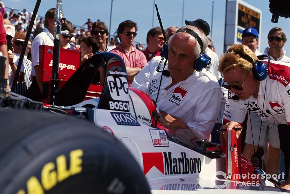 Al Unser Jr., Penske PC23-Mercedes-Benz talks with team boss Roger Penske and his engineers